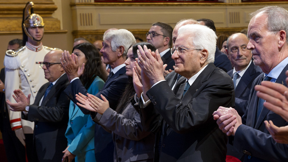 Mattarella, istituzioni rispondono all'intera collettività