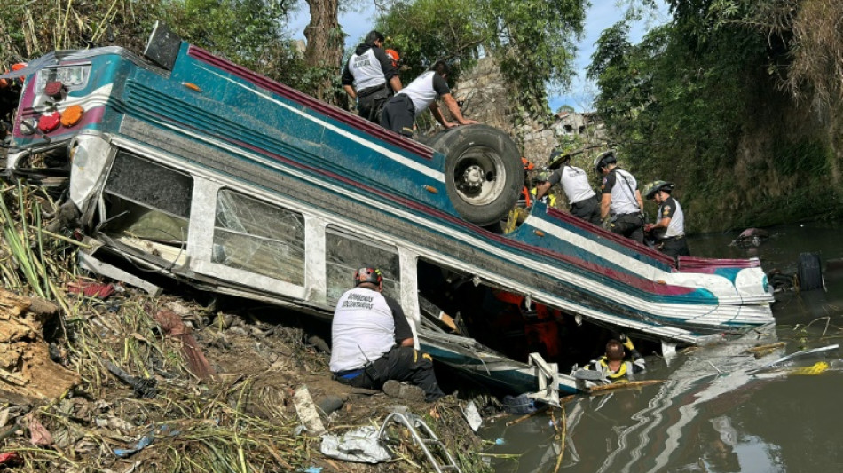 Un autobús cae a un barranco y enluta a Guatemala con al menos 52 muertos