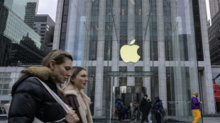 Apple profits edge higher despite lower iPhone sales