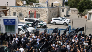 Arab Israelis bury official as crime wave toll nears 160