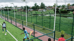 En las canchas de Liberia, el presidente Weah mantiene su cota de popularidad