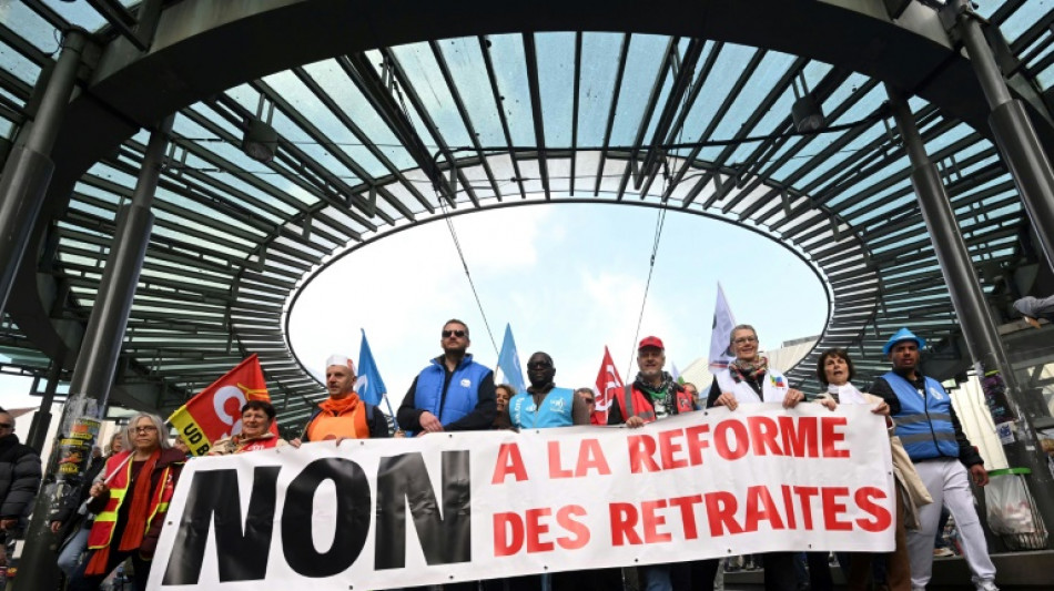 França tem 1º de maio de protestos contra reforma da Previdência