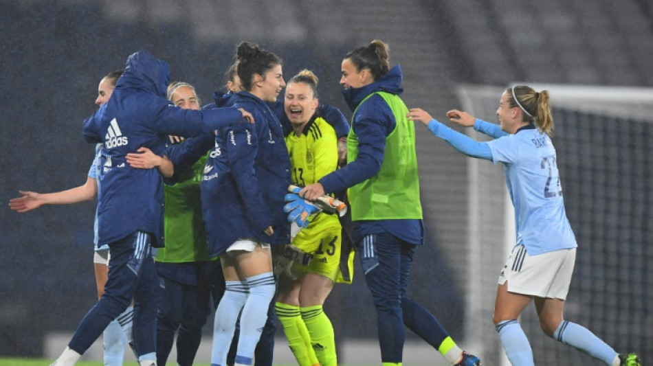 Con doblete de Hermoso, España se clasifica para el Mundial de fútbol femenino