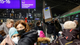 Ucranianos cansados y emocionados llegan en tren a Berlín