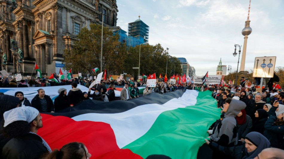 Thousands march in Berlin in solidarity with Palestinians