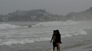 Mexique: Acapulco isolé après le passage de l'ouragan Otis