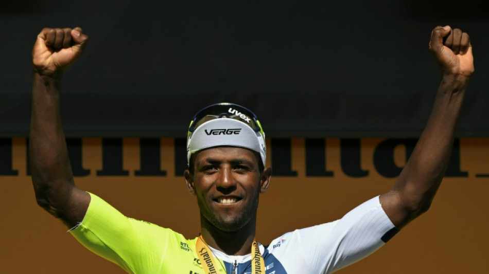 El eritreo Girmay gana al esprint la 12ª etapa del Tour, en que Roglic vuelve a caer