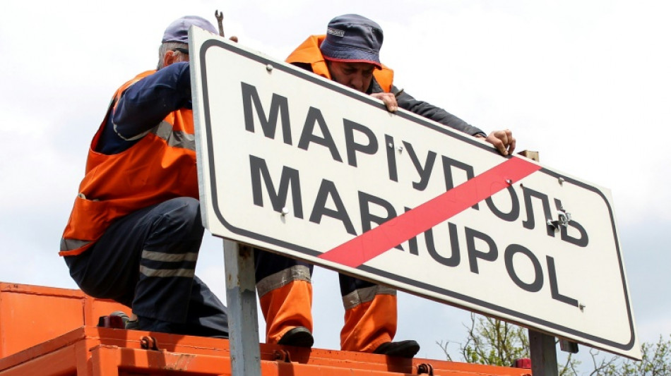 Separatists take down Ukrainian road signs in Mariupol