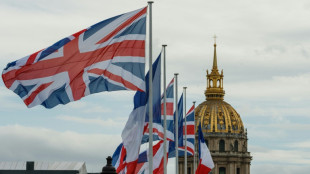 França estende tapete vermelho para Charles III em sua 1ª visita como rei