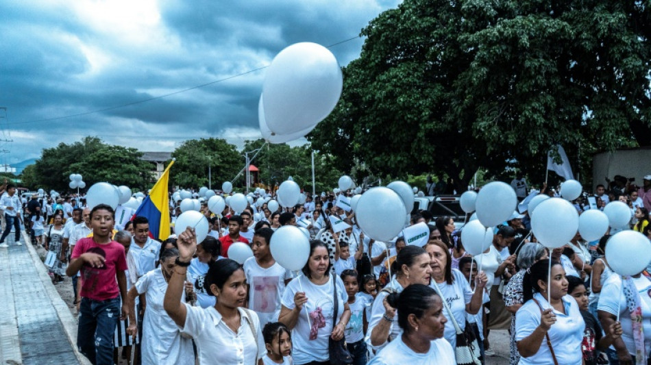 Vecinos del padre del futbolista colombiano Luis Díaz marchan por su liberación