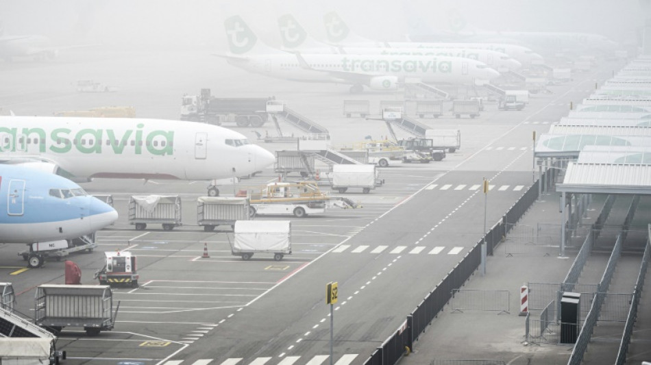 Gewerkschaft fordert einheitliches Ende der Maskenpflicht im Flugzeug in der EU