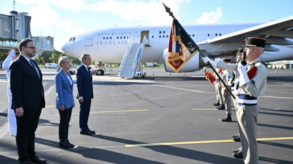 Visite éclair de Borne à Mayotte, archipel dans l'urgence 