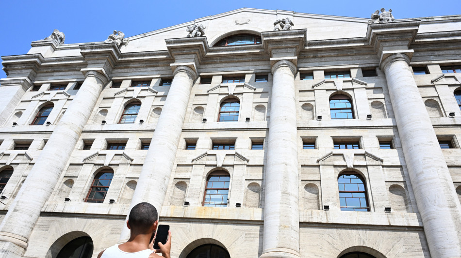 Borsa: l'Europa rallenta in attesa di Wall street, Milano -0,3%