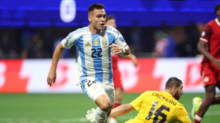 Argentina inicia con éxito la defensa de la Copa América ganando 2-0 a Canadá