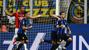 Inter atropela Milan (5-1) e assume liderança da Serie A