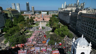 Grupos de esquerda realizam primeira manifestação contra Milei na Argentina