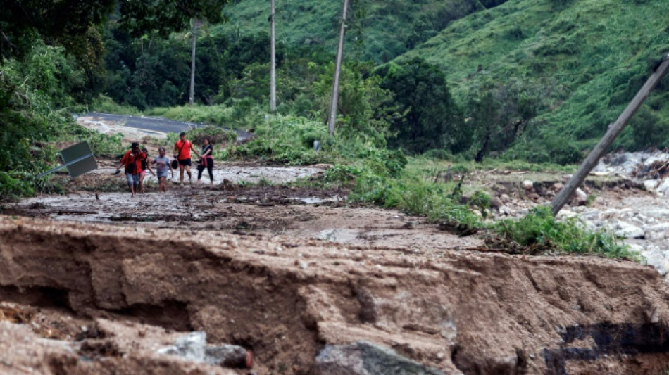 Hurricane causes 27 deaths, severe damage in Mexico's Acapulco