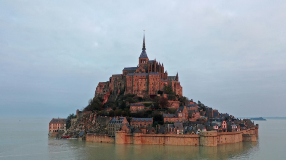 Strikes shut doors at world-famous French monuments