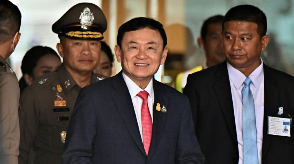 La fiscalía tailandesa seguirá investigando al ex primer ministro Thaksin