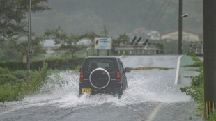 El tifón Shanshan avanza debilitado hacia el norte de Japón