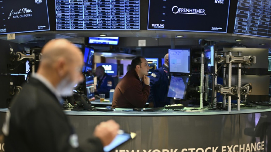 Wall Street termine en baisse, l'élan s'essouffle avant Thanksgiving