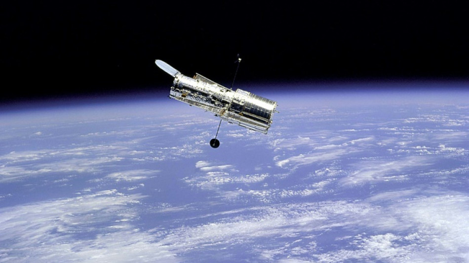 NASA, SpaceX study boosting Hubble to extend its lifespan