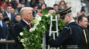 Trump legt auf Nationalfriedhof Arlington Kranz nieder