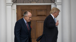 Juez ordena a Rudy Giuliani, exabogado de Trump, entregar bienes a mujeres que difamó