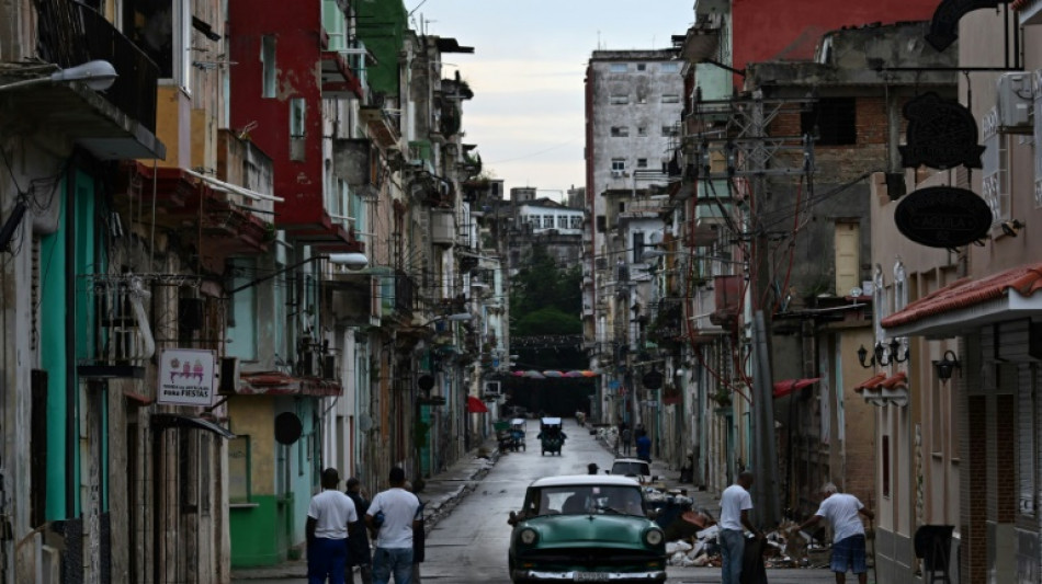 Metade de Havana volta a ter luz no 4º dia de apagão em Cuba