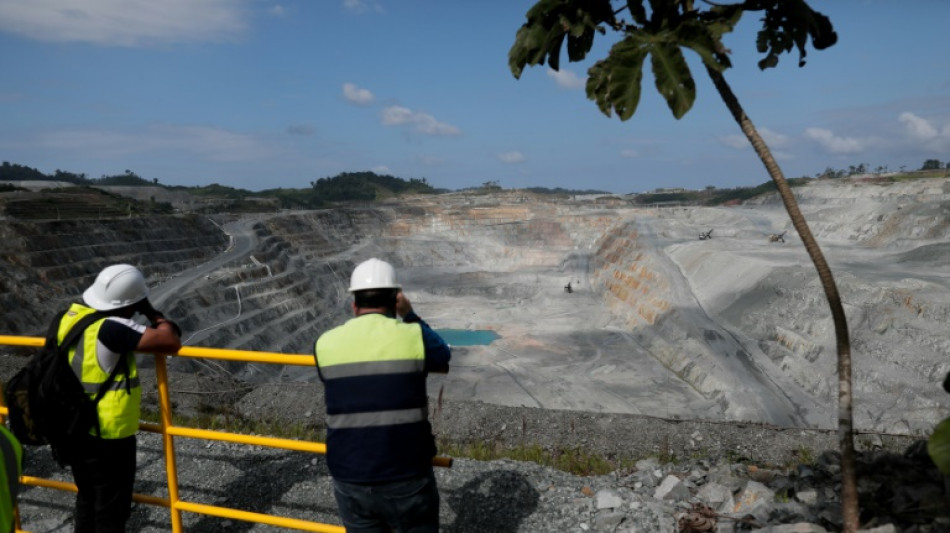 Trabajadores de mina cerrada en Panamá piden ayuda al nuevo presidente