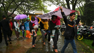 Lluvia y réplicas obstaculizan búsqueda de sobrevivientes del terremoto en Indonesia