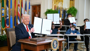 Trump assina decreto para acabar com o Departamento de Educação