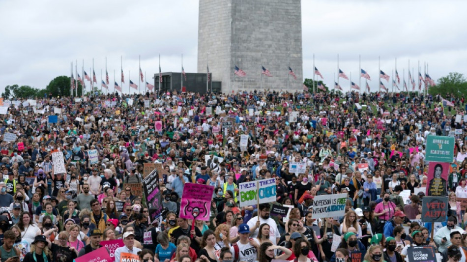 Des dizaines de milliers d'Américains défilent pour défendre le droit d'avorter aux Etats-Unis