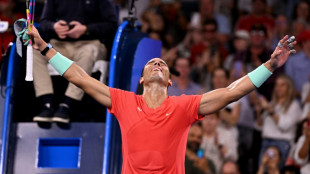 Nadal brilha em seu retorno às quadras após um ano e vence Thiem em Brisbane