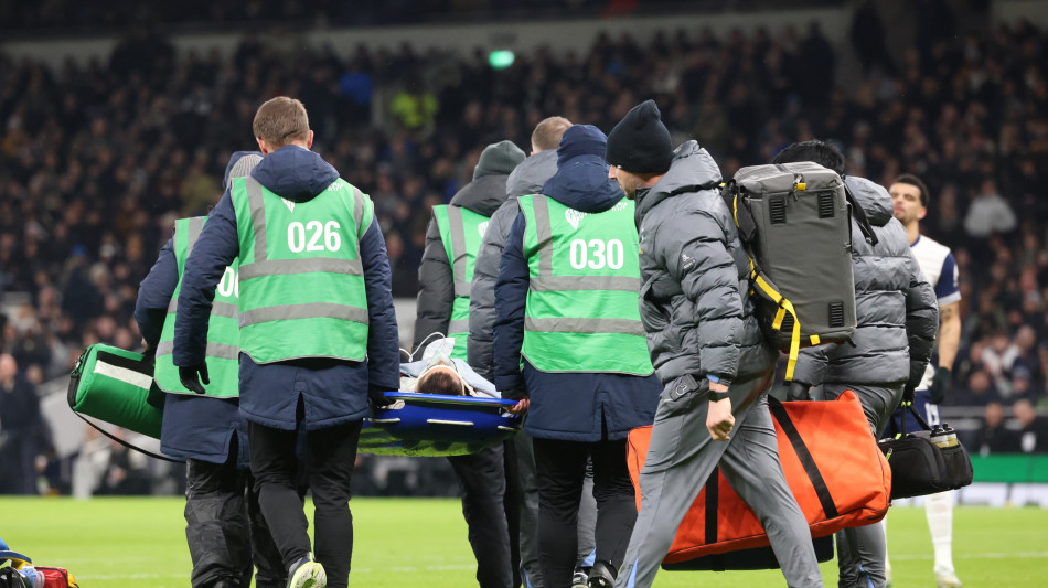 Sviene in campo durante Tottenham-Liverpool, paura per Bentancur