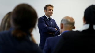 Législatives: bousculé sur sa gauche, Macron investit le terrain sécuritaire