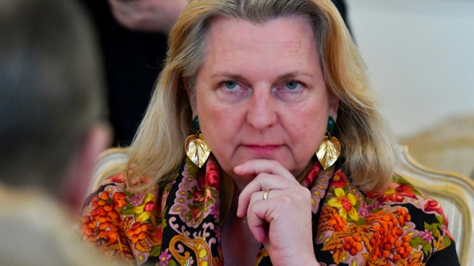 Polêmica ex-ministra austríaca diz que se viu obrigada a buscar asilo na Rússia