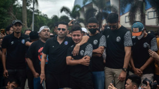 La policía indonesia en el punto de mira tras estampida que dejó 131 muertos en un estadio