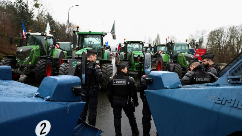 France offers cash and support to protesting farmers