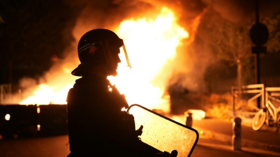 Decenas de detenidos en Francia en una nueva noche de disturbios por el joven baleado por la policía