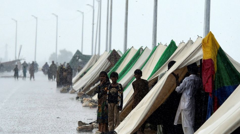 Inundaciones por lluvias monzónicas en Pakistán dejan más de mil muertos (oficial)