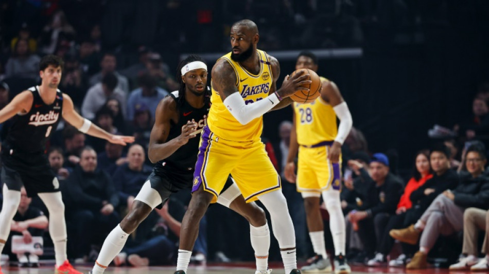 LeBron, Reaves dazzle as Lakers sink Blazers