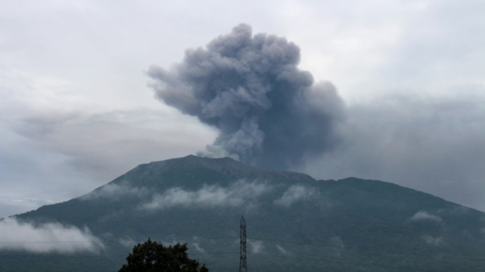 Indonésie: au moins onze morts et douze disparus dans l'éruption d'un volcan