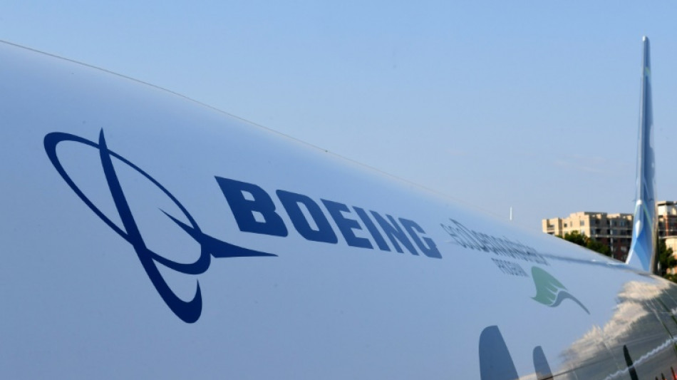 Boeing reports another loss in Q1, but confirms forecast 