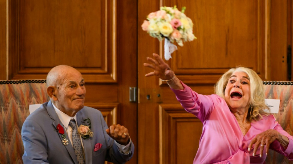 100-jähriger US-Veteran heiratet vier Jahre jüngere Braut in der Normandie 