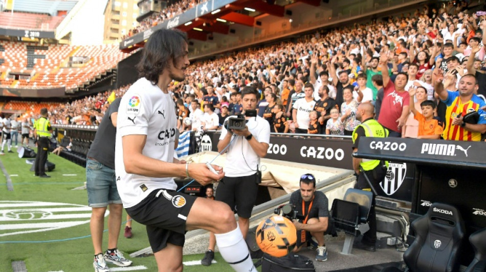 Cavani se lesiona en el tobillo derecho a tres semanas del Mundial