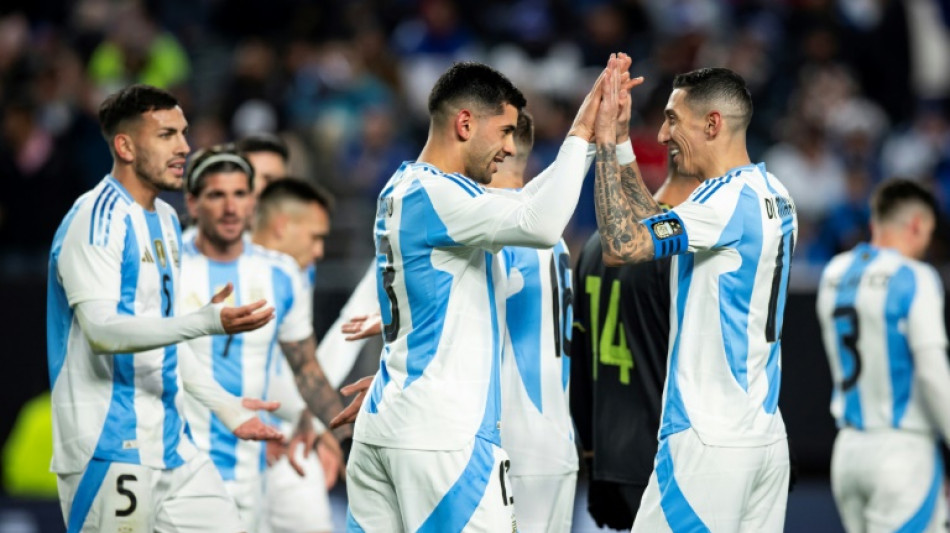 Argentina golea 3-0 a El Salvador en su primer amistoso del año