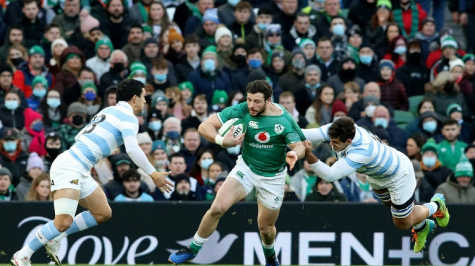 Irish centre Henshaw signs contract extension