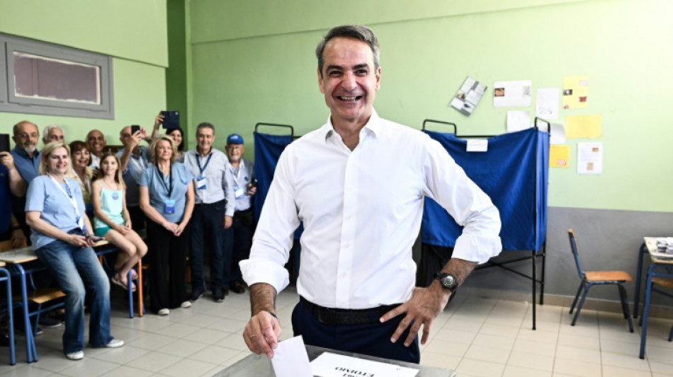 Conservador Mitsotakis vence com folga eleições na Grécia