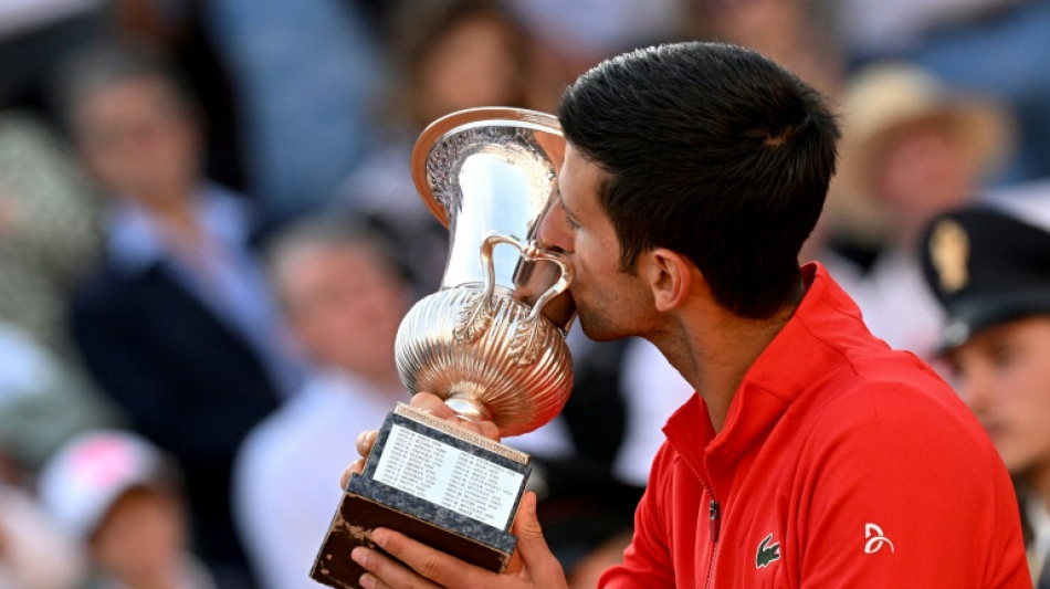 Tennis: Djokovic sacré à Rome pour la sixième fois en surclassant Tsitsipas